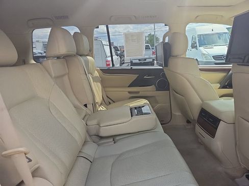 Used 2017 Lexus LX 570 4WD w/ Luxury Package image 16