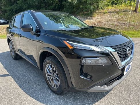 Used 2023 Nissan Rogue S image 2