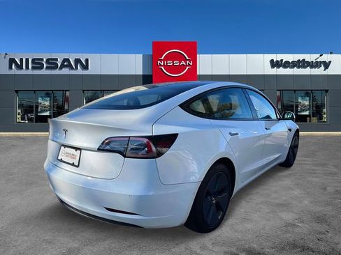Used 2022 Tesla Model 3 Standard Range image 4