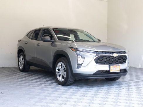 Used 2024 Chevrolet Trax LS w/ Driver Confidence Package FWD image 7