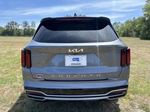 Used 2022 Kia Sorento S FWD image 6