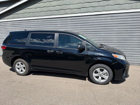 Used 2020 Toyota Sienna L FWD image 10
