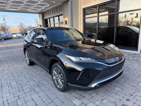 Used 2023 Toyota Venza XLE image 67