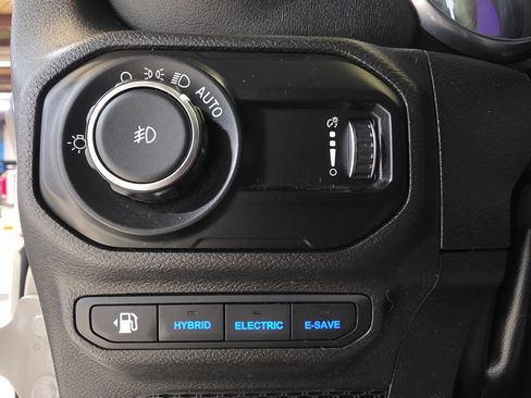 Used 2023 Jeep Wrangler Unlimited Sahara AWD/4WD image 23