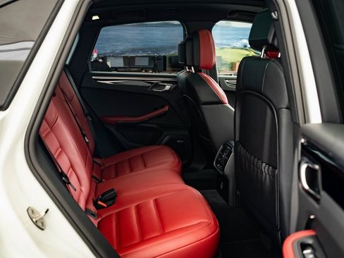 Certified 2025 Porsche Macan Turbo image 37