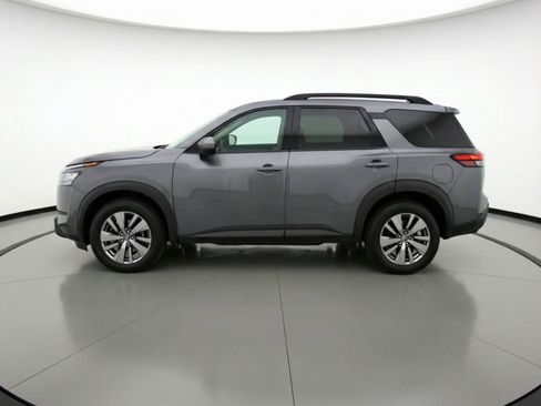 Used 2025 Nissan Pathfinder SV image 5