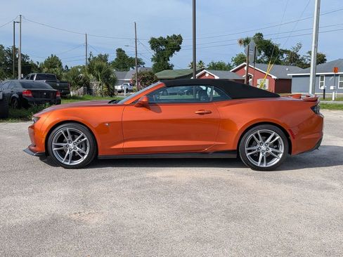 Used 2022 Chevrolet Camaro LT RWD image 9
