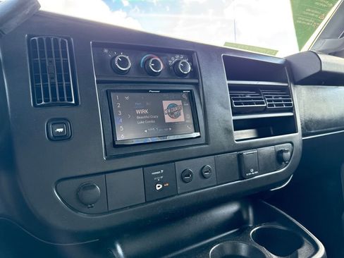 Used 2017 Chevrolet Express 3500 Work Van image 18