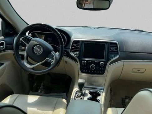 Used 2017 Jeep Grand Cherokee Overland w/ Jeep Active Safety Group RWD image 17