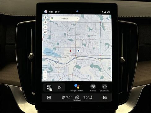 Certified 2025 Volvo XC90 B6 Plus image 18