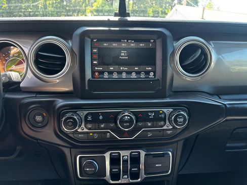 Used 2018 Jeep Wrangler Unlimited Sahara w/ Cold Weather Group AWD/4WD image 17
