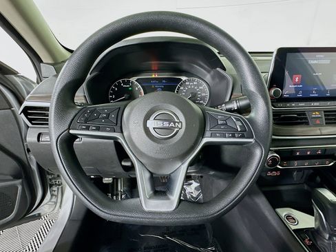 Used 2024 Nissan Altima 2.5 SV FWD image 15