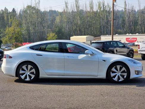 Used 2020 Tesla Model S Long Range Plus image 9