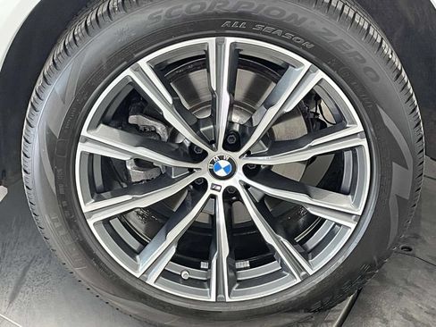 Used 2026 BMW X5 xDrive40i w/ M Sport Package AWD/4WD image 12