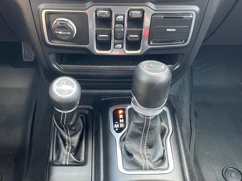 Used 2018 Jeep Wrangler Unlimited Sahara AWD/4WD image 19