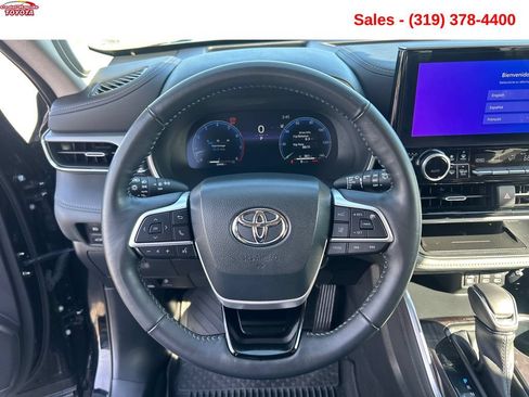 Used 2023 Toyota Highlander Platinum AWD/4WD image 13