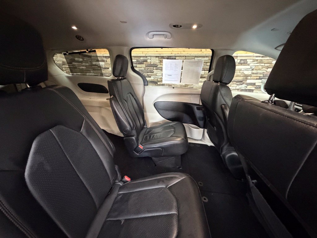 Used 2019 Chrysler Pacifica Touring-L w/ Advanced Safetytec Group FWD image 43
