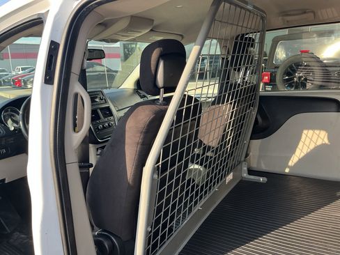 Used 2014 RAM C/V Tradesman w/ UConnect Hands-Free Group FWD image 22
