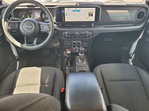 Used 2024 Jeep Wrangler Unlimited Rubicon 4xe AWD/4WD image 16