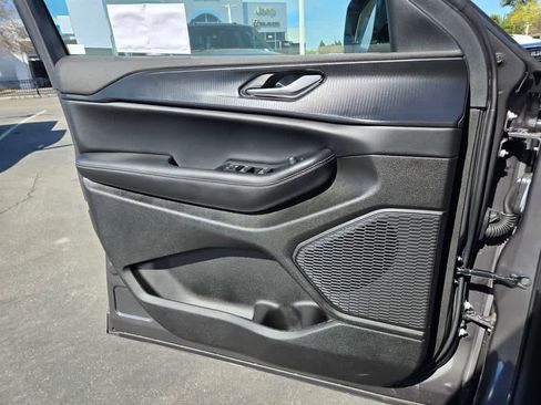 New 2025 Jeep Grand Cherokee Altitude image 21