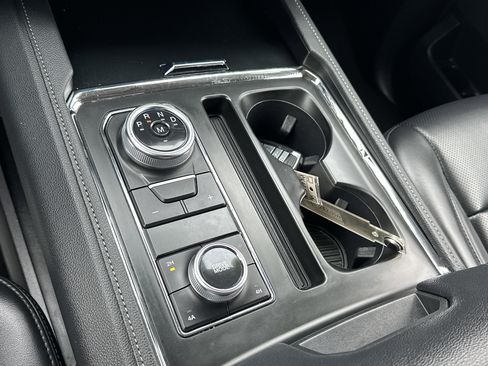 Used 2024 Ford Expedition XLT image 23