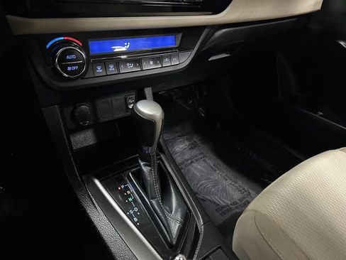 Used 2014 Toyota Corolla LE image 20