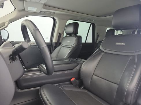Used 2025 Ford Expedition Platinum AWD/4WD image 18