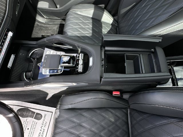 Used 2025 Mercedes-Benz Maybach GLS 600 4MATIC image 29