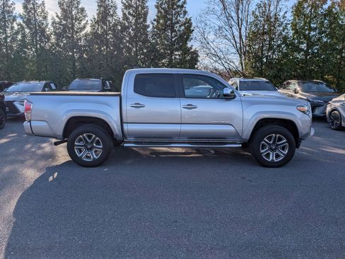 Used 2019 Toyota Tacoma Limited image 2