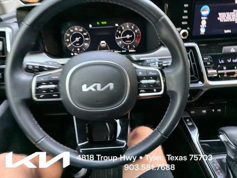 Certified 2023 Kia Sorento SX AWD/4WD image 18