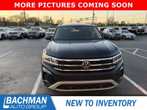 Used 2023 Volkswagen Atlas SE image 2