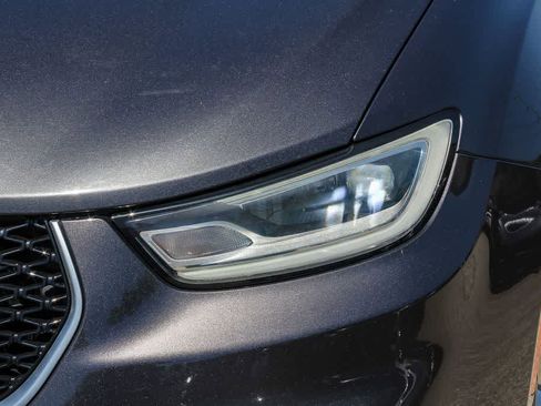 Used 2022 Chrysler Pacifica Pinnacle FWD image 7