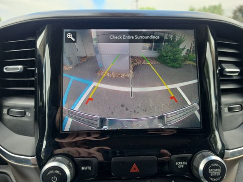 Used 2019 RAM 1500 Laramie AWD/4WD image 29