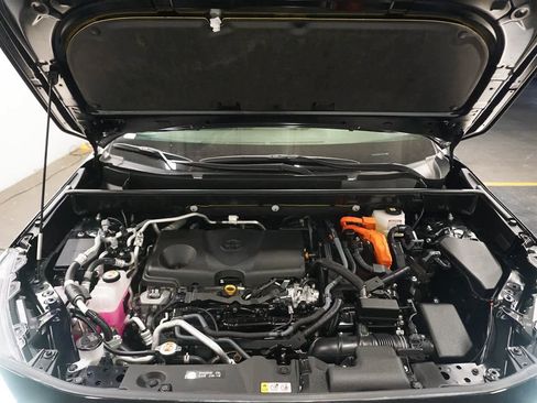 Used 2024 Toyota RAV4 SE image 30