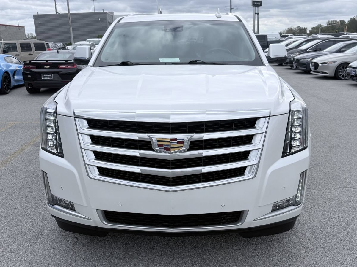 Used 2017 Cadillac Escalade Luxury RWD image 2