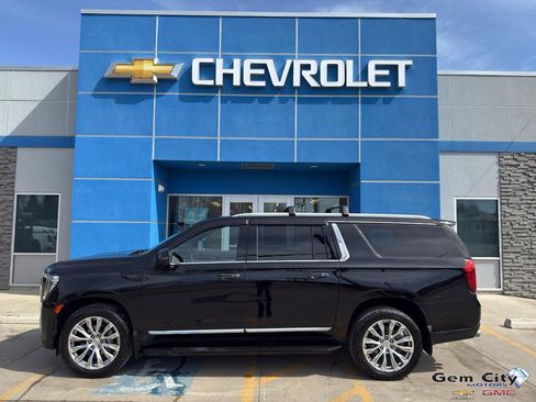 Used 2023 GMC Yukon XL Denali AWD/4WD image 1