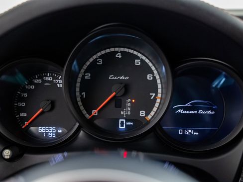 Used 2016 Porsche Macan Turbo image 34