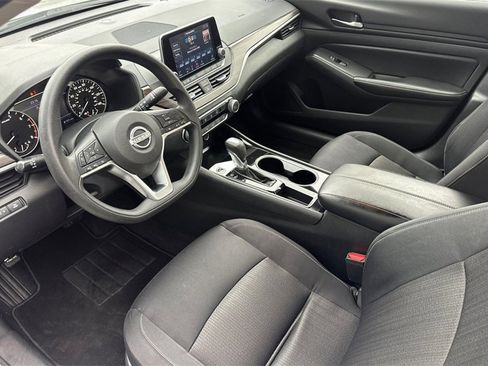 Used 2024 Nissan Altima 2.5 SV image 12