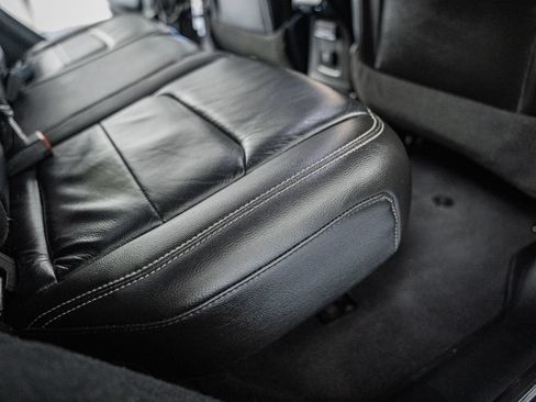 Used 2018 Jeep Wrangler Unlimited Sahara AWD/4WD image 39