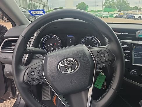 Used 2019 Toyota Camry SE image 9