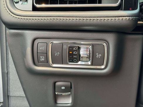 Used 2023 Lincoln Nautilus Reserve AWD/4WD image 22