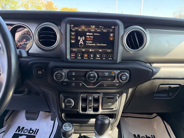 Used 2019 Jeep Wrangler Unlimited Sahara w/ Uconnect 4C Nav & Sound Group AWD/4WD image 16