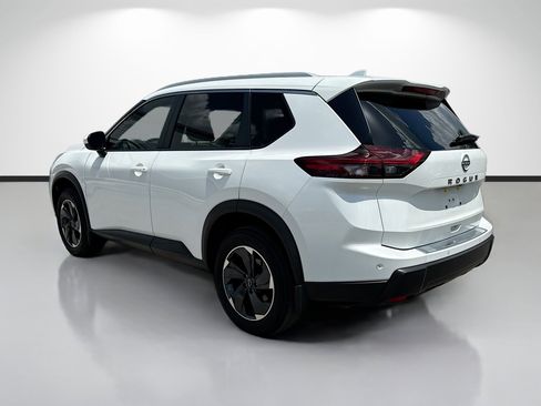 Used 2025 Nissan Rogue SV w/ SV Premium Package FWD image 5