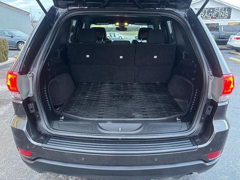 Used 2017 Jeep Grand Cherokee Laredo w/ Quick Order Package 2BE image 26