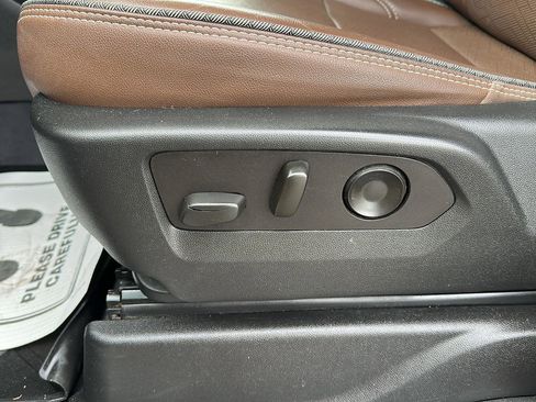 Used 2022 Chevrolet Suburban High Country image 32