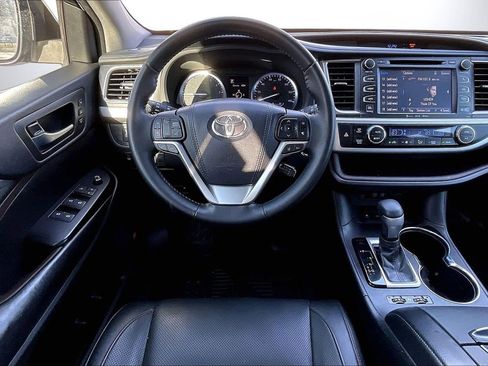 Used 2018 Toyota Highlander Limited image 12