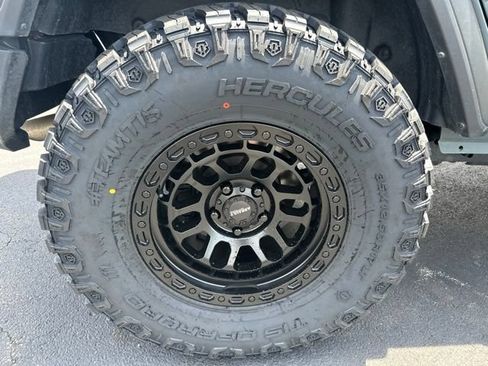 Used 2024 Jeep Wrangler Unlimited Sport AWD/4WD image 38