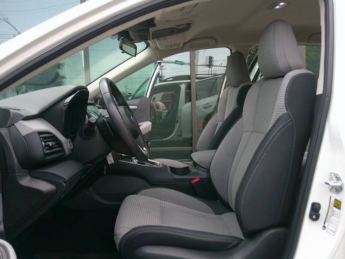 Used 2024 Subaru Outback Premium AWD/4WD image 9