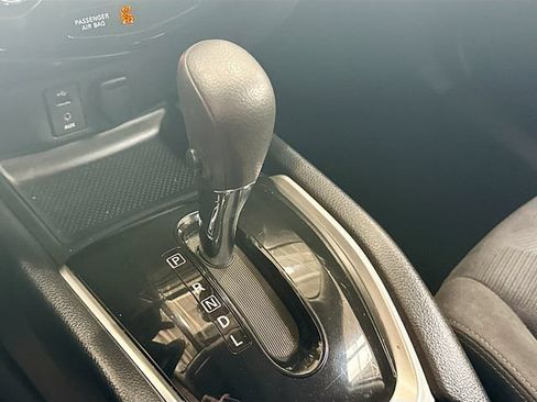 Used 2015 Nissan Rogue SV AWD/4WD image 17