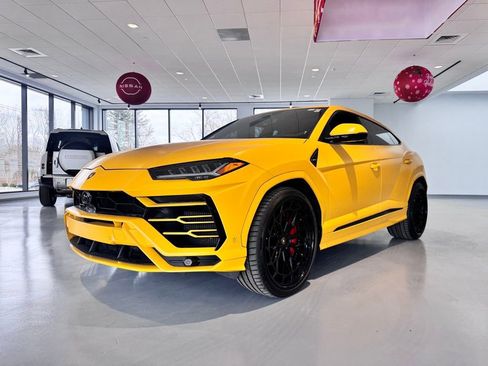 Used 2021 Lamborghini Urus image 1